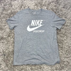 Men’s Gray White Nike Sports Wear Athletic Sports Tee Shirt Size Medium